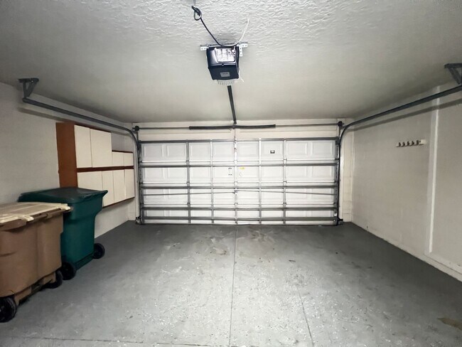 Building Photo - You’ve Found IT! Your Next Home! 4 Bedroom, 2 Bathroom in Ocala — $500 Off a Month’s Rent!!!