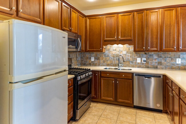 Building Photo - 315 King Farm Blvd