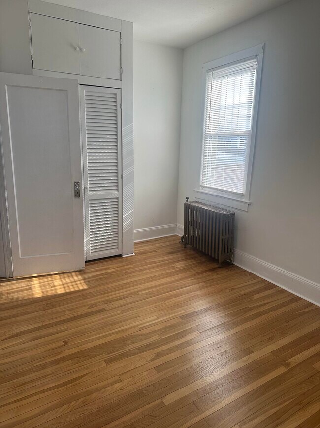 Building Photo - 1407 70th St