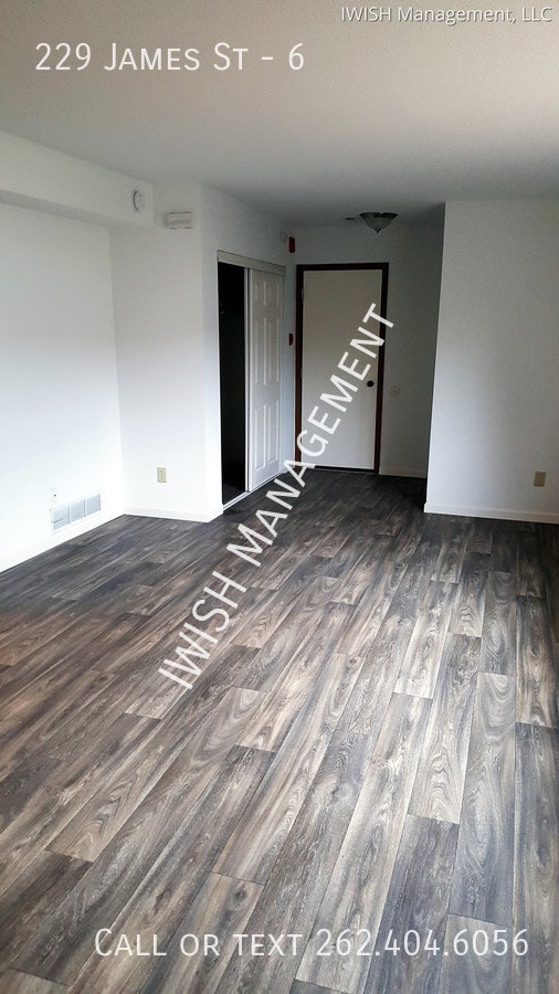 Building Photo - 229 James St