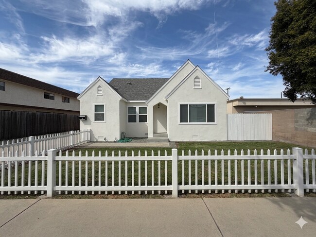 Building Photo - Alhambra Dr