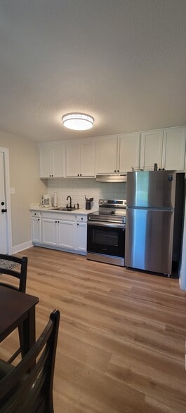 Building Photo - 405 Blyth Rd