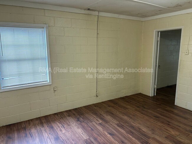 Building Photo - 909 Cleveland St