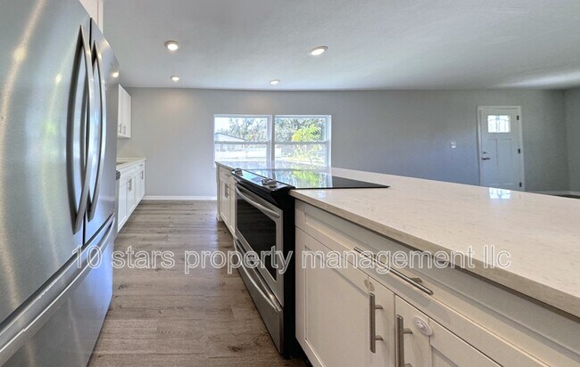 Building Photo - 3841 16th Ave S