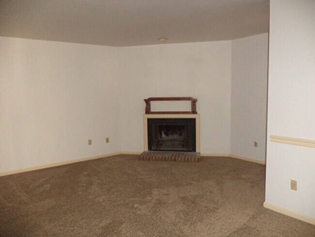 Building Photo - 310 Patriot Ln