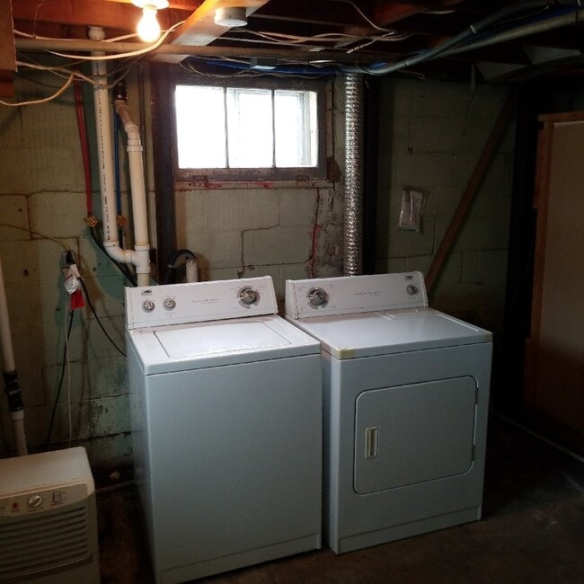 Building Photo - 901 Ratone St