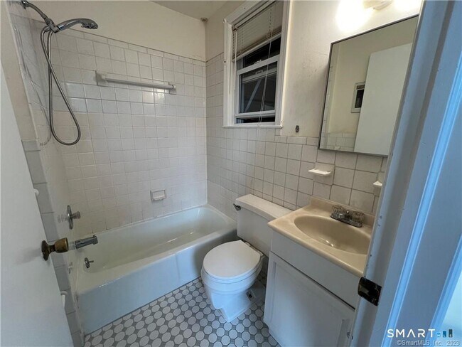 Building Photo - 122 Seaside Ave