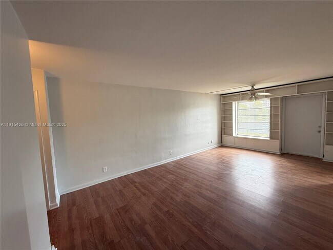 Building Photo - 19305 NE 2nd Ave