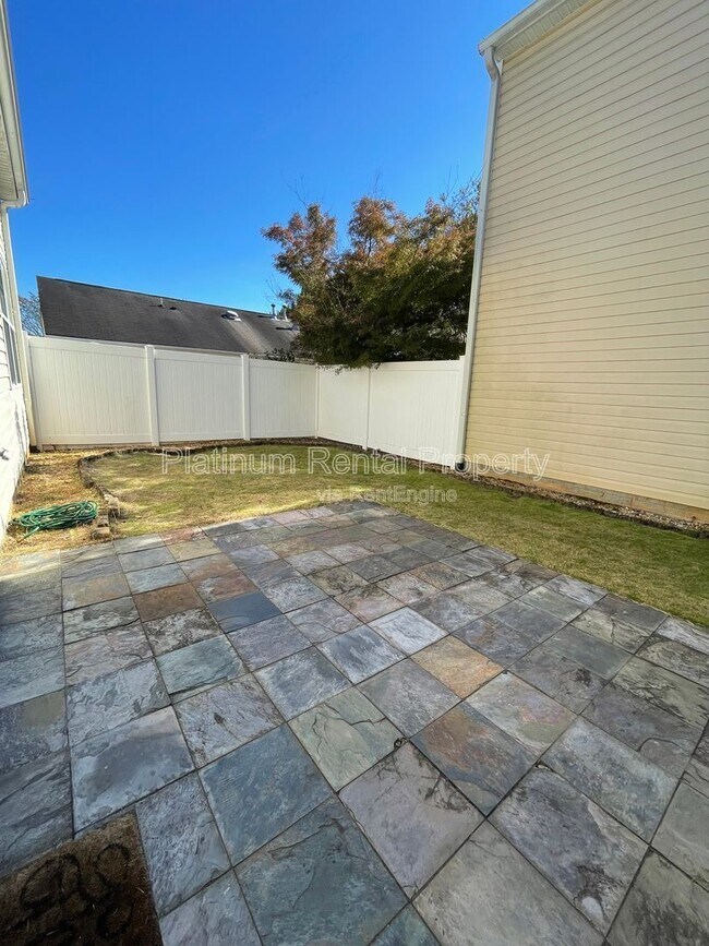 Building Photo - 301 Harmony Ct