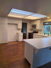 Building Photo - Beautiful Ontario Corner-Lot POOL Home – N...