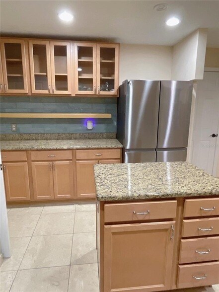 Building Photo - 4489 Oak View Dr