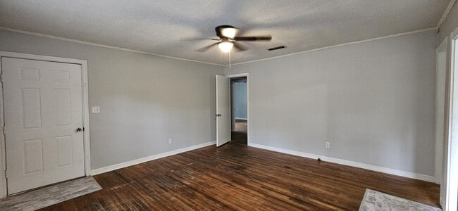 Building Photo - 1528 S Park Ave
