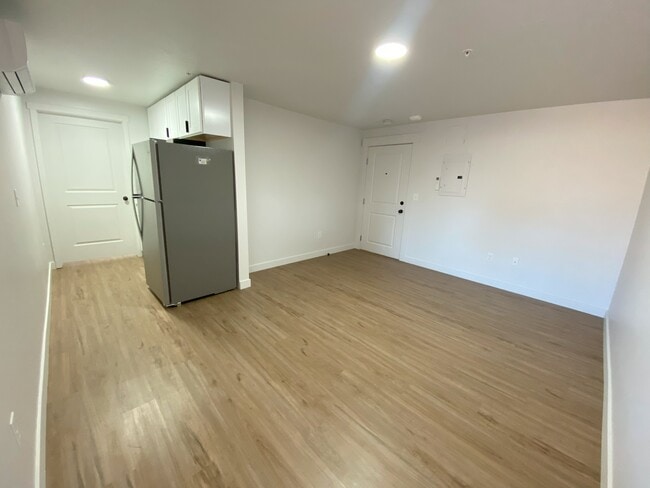 Building Photo - 404 E 5600 S