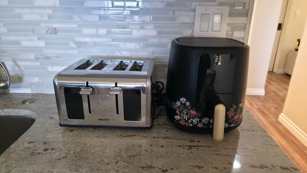 Building Photo - 1588 Alki Ave SW