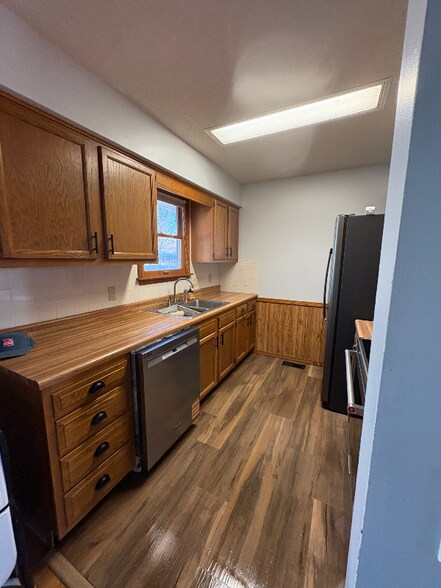 Building Photo - 1035 McClure Ln