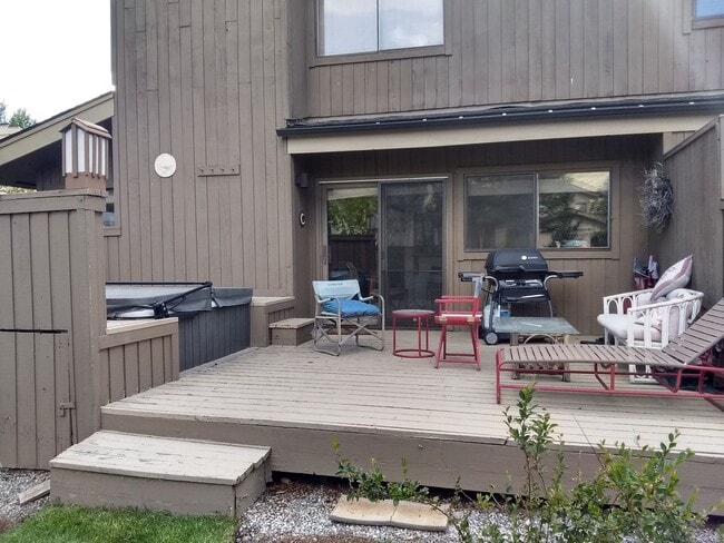 Building Photo - 7 month Lease -3bd/2.5ba Fully Furnished S...