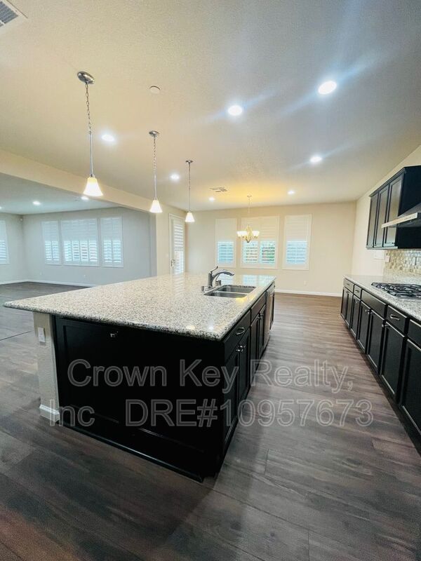 Building Photo - 611 W Strauss Dr