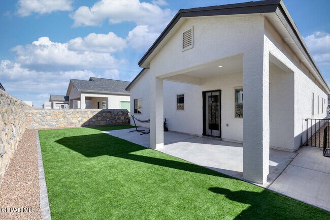 Building Photo - 12677 Viendo Norte Dr