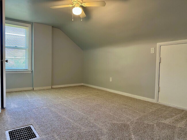 Building Photo - Beautiful Brick Bungalow
