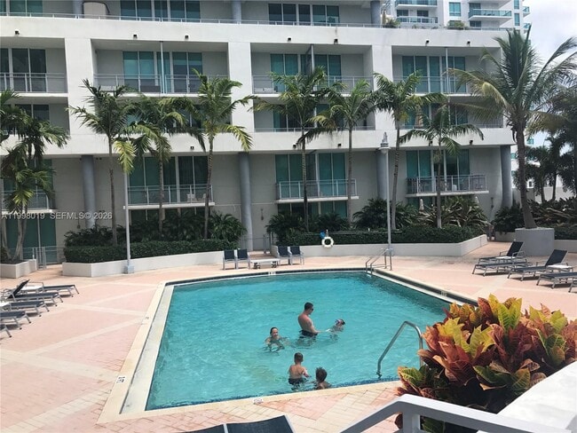 Building Photo - 350 NE 24th St