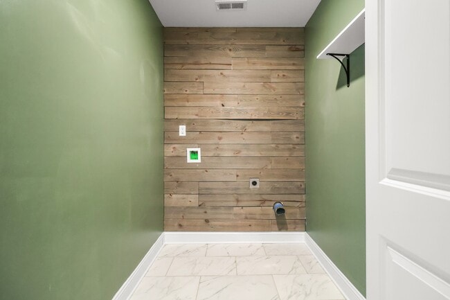 Building Photo - 513 Burgess CT