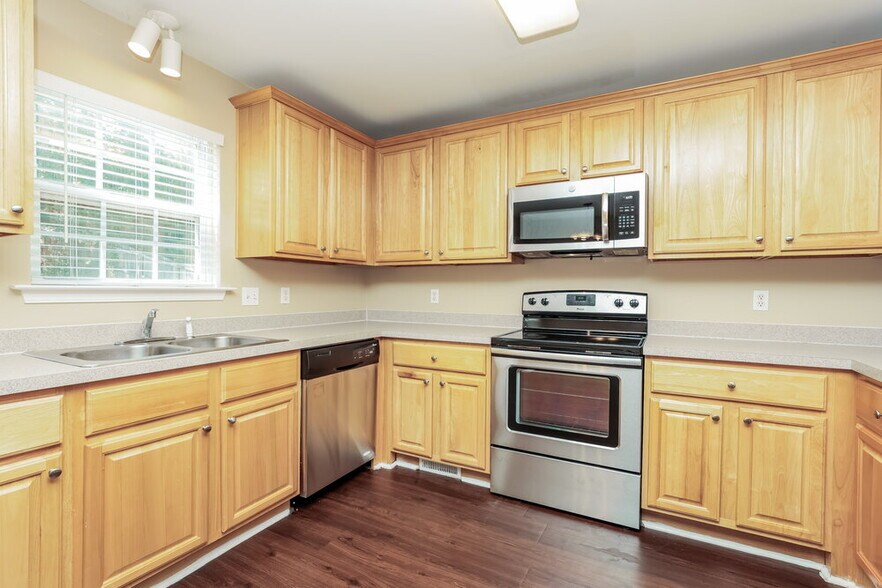 Building Photo - 3001 Sir Barton Ct