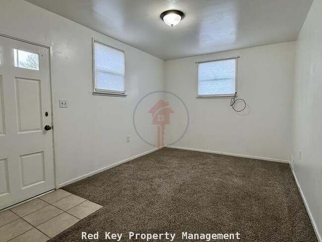 Building Photo - Utah Ave Triplex #2