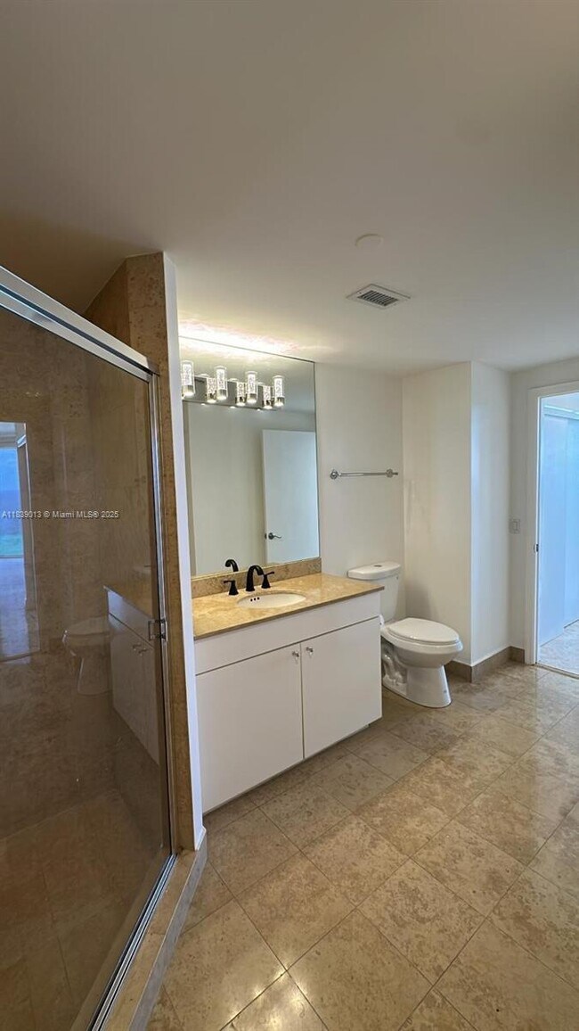 Building Photo - 4775 Collins Ave