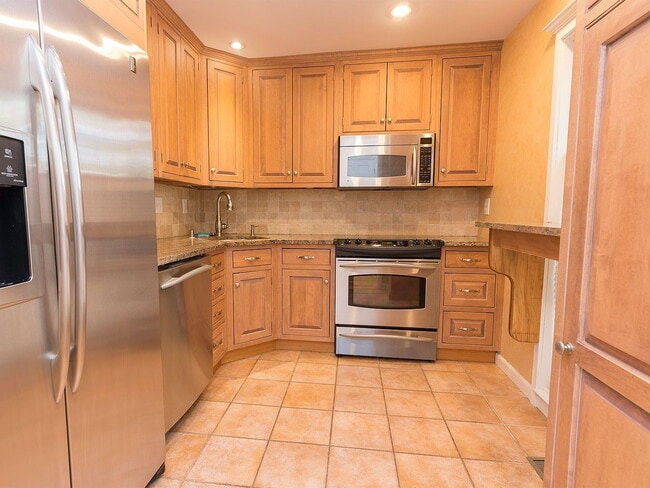 Building Photo - 21 W Lee St