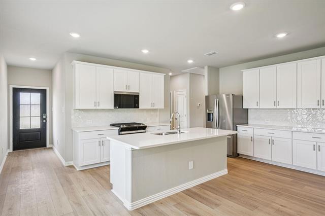 Building Photo - 711 Dotty Dr