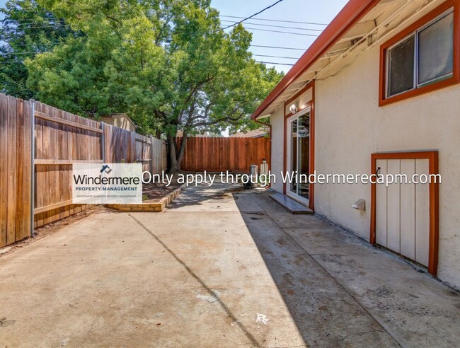 Building Photo - Beautiful Ranch Style home with a pool - A...