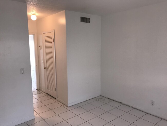 Building Photo - 2309 S Federal Hwy