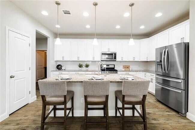Building Photo - 165 Carlina Lp