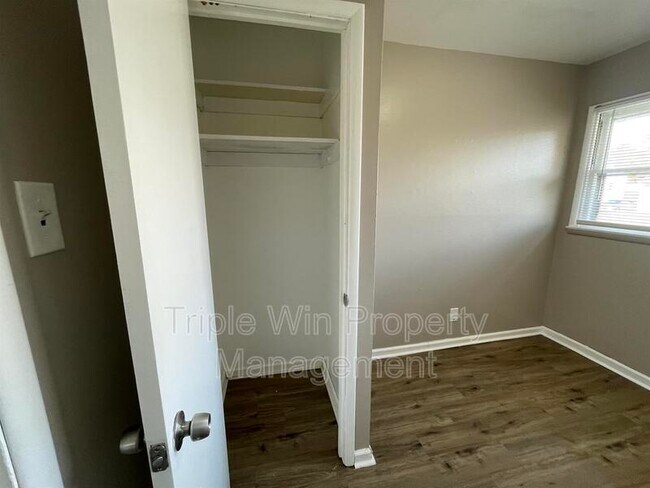 Building Photo - 360 Shepley Dr