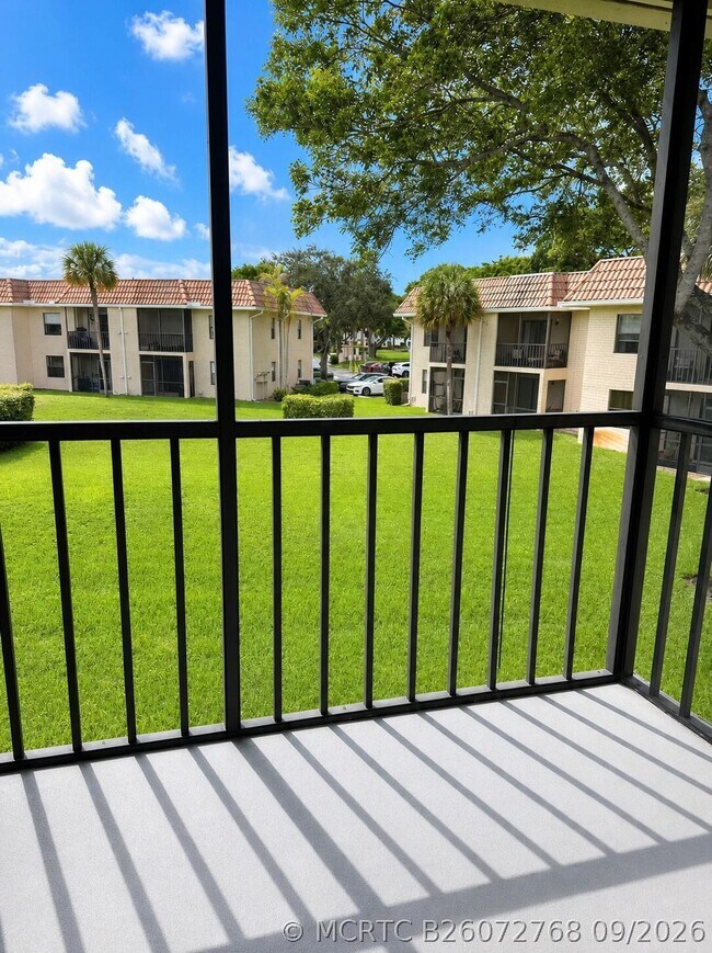 Building Photo - 6716 Palmetto Cir S
