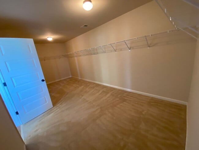 Building Photo - 735 Porter Ln