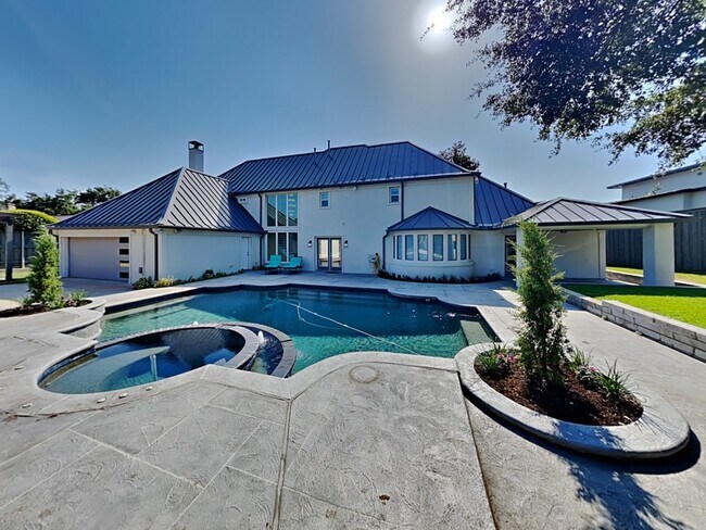 Building Photo - 6915 Forestglade Cir