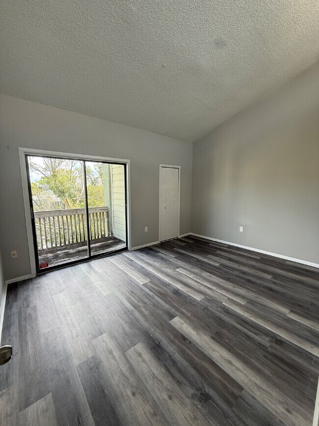 Building Photo - **Move in Special! Inquire now! **Recently...