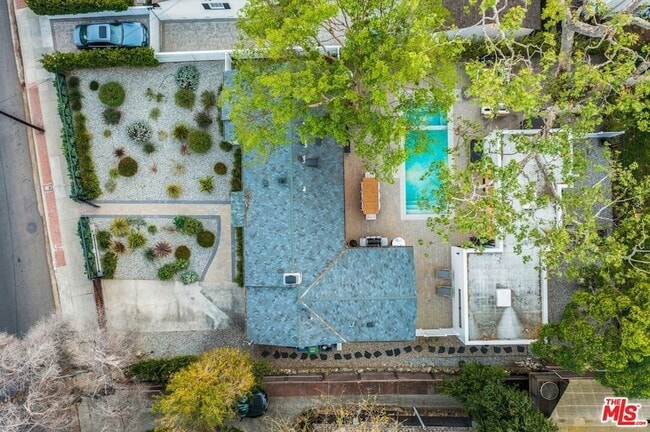 Building Photo - 2245 Canyon Dr