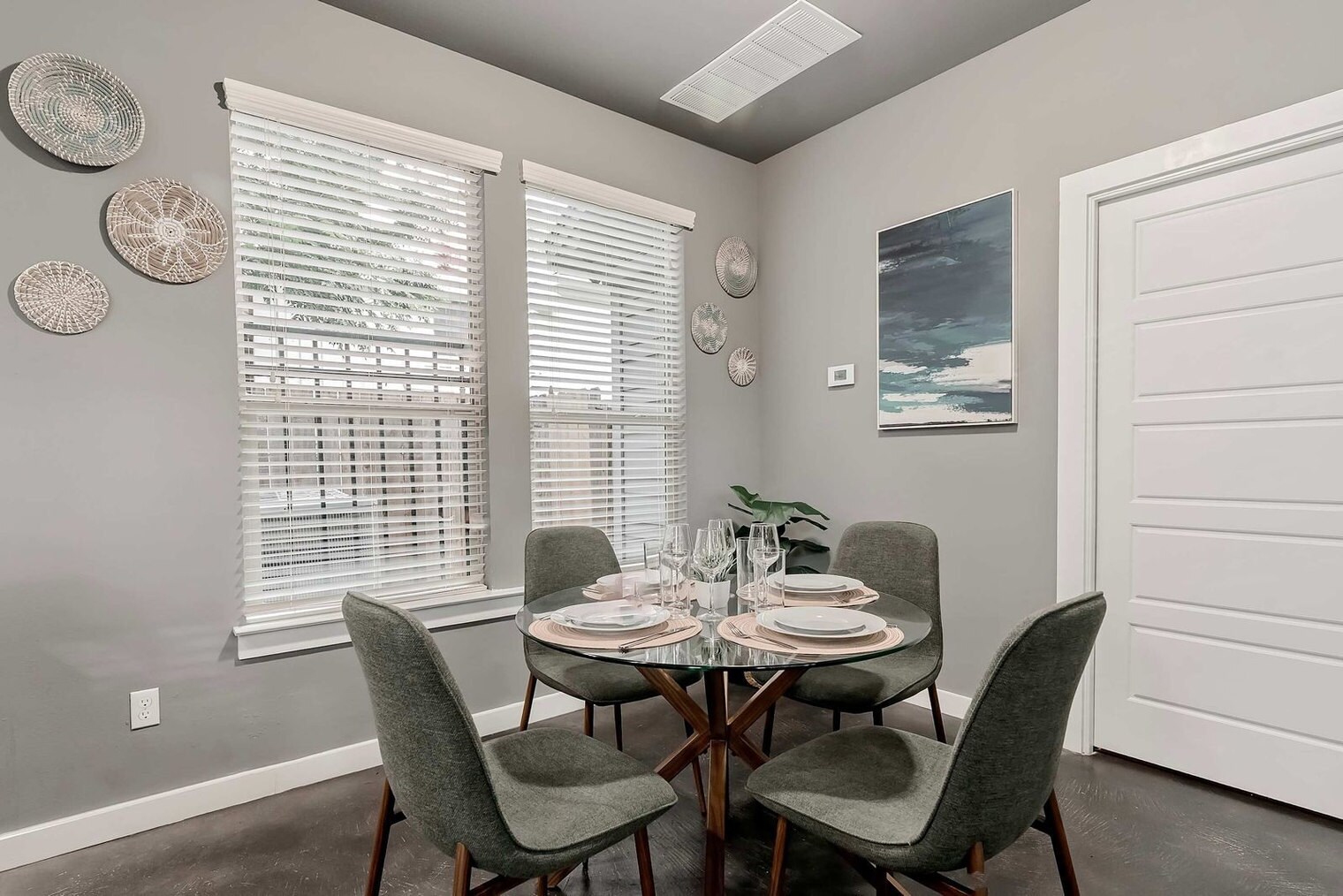 Building Photo - 2002 Rosewood Ave