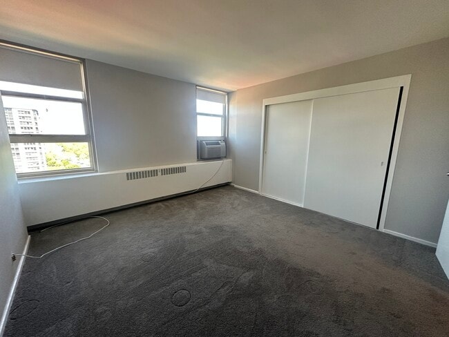 Building Photo - 3950 N Lake Shore Dr