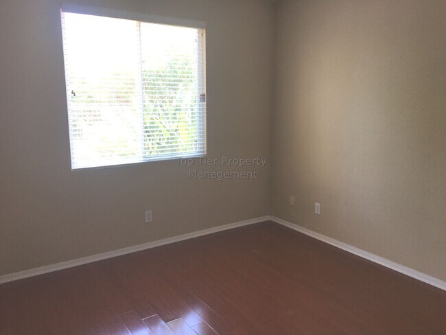 Building Photo - ***Beautiful 4 bed / 3 bath / 2,913 sqft H...