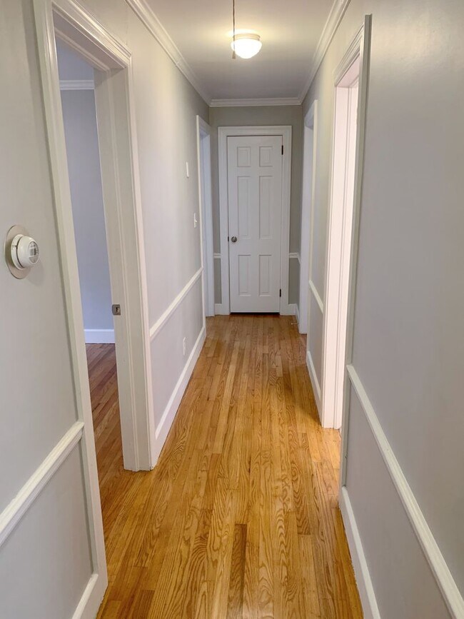Building Photo - Beautiful 4 Bedroom 2 Bathroom home in the...