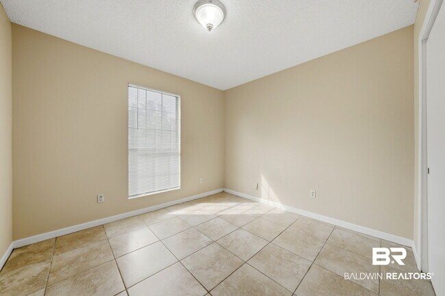 Building Photo - 6415 Schoel Ln