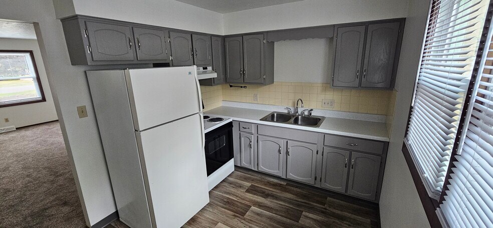 Building Photo - 9919 Delray St