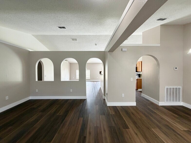 Building Photo - 47 Sawfish Ct