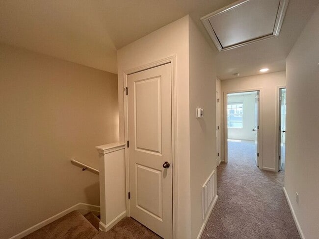 Building Photo - 2047 Trailside Dr