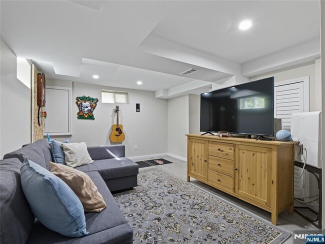 Building Photo - 197 Fairview Ave