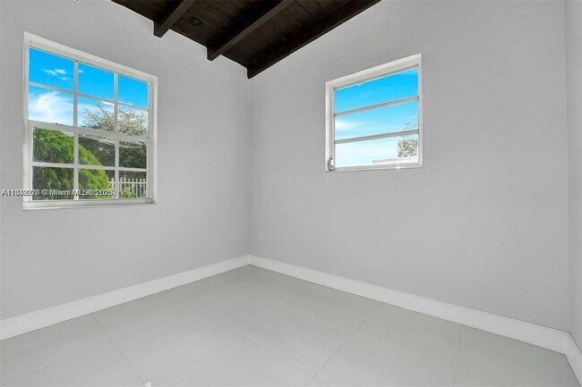 Building Photo - 3900 SW 47th Ave