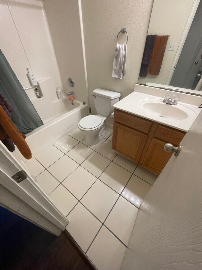 Building Photo - 1524 Well St